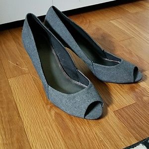 Gray Heels