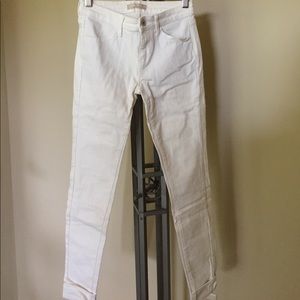 White UNIQLO denim jeans