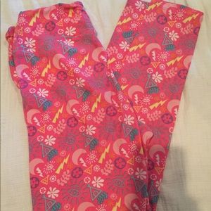 Gorgeous LulaRoe patterned leggings OS