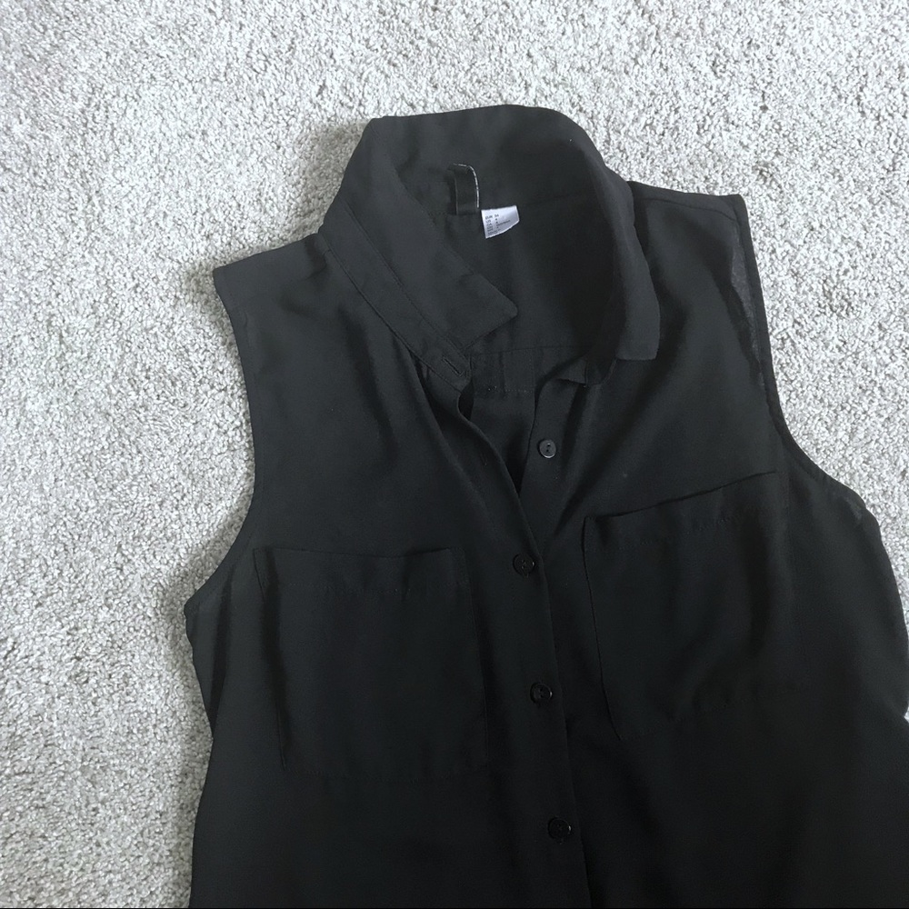 Sleeveless button up top