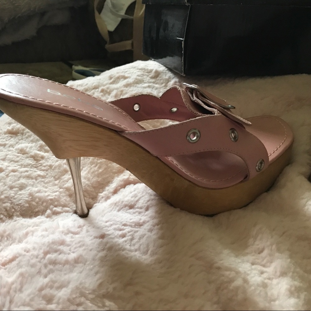 Bebe pink leather stilettos with wood bottom - Picture 2 of 7