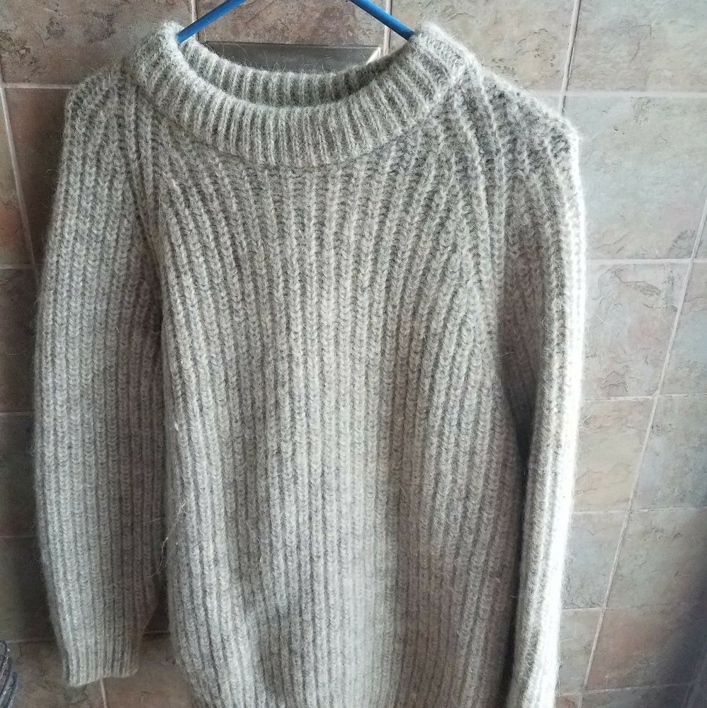 100% NATURAL wool. GLENEDEN SIZE L