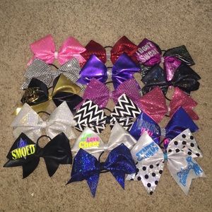 16 Cheer bows