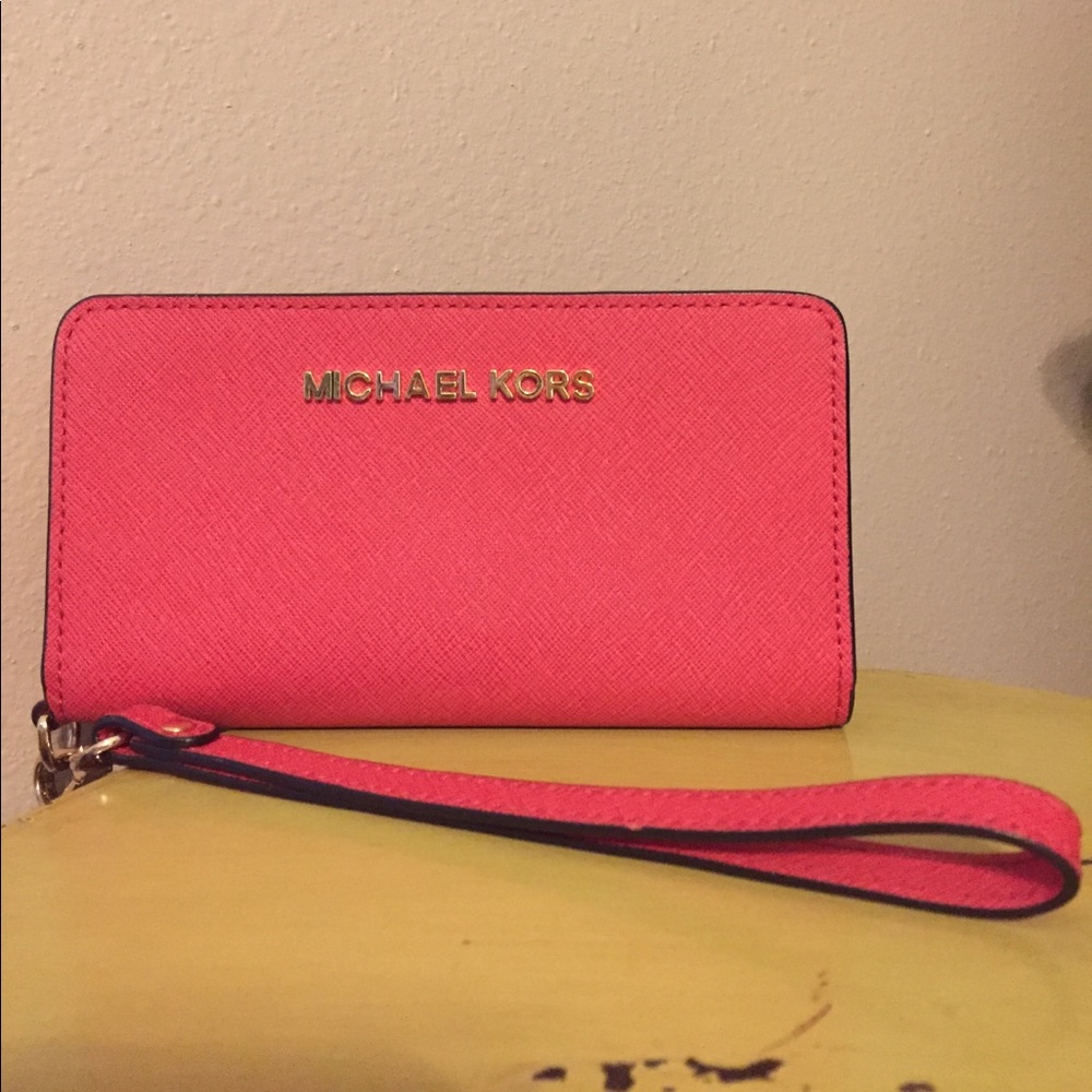 Michael Kors iPhone wristlet