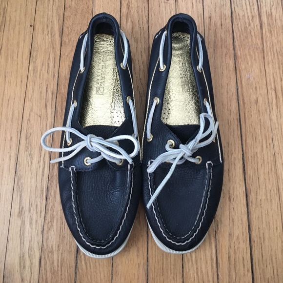 Sperry Womens A/O 2-Eye Boat Shoes in Navy/Gold - Picture 1 of 3