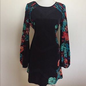 Longsleeve floral mini dress