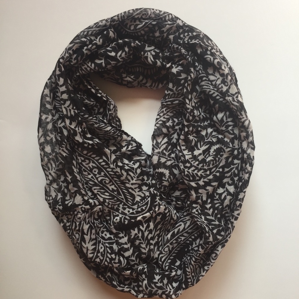 Infinity Scarf Black and White