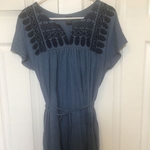 GAP t-shirt shift dress with embroidery XL