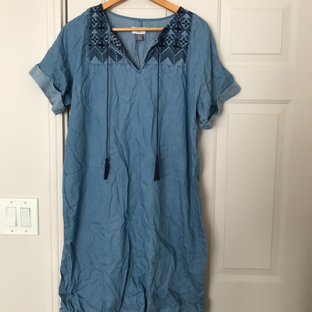 Embroidered chambray denim dress sz L