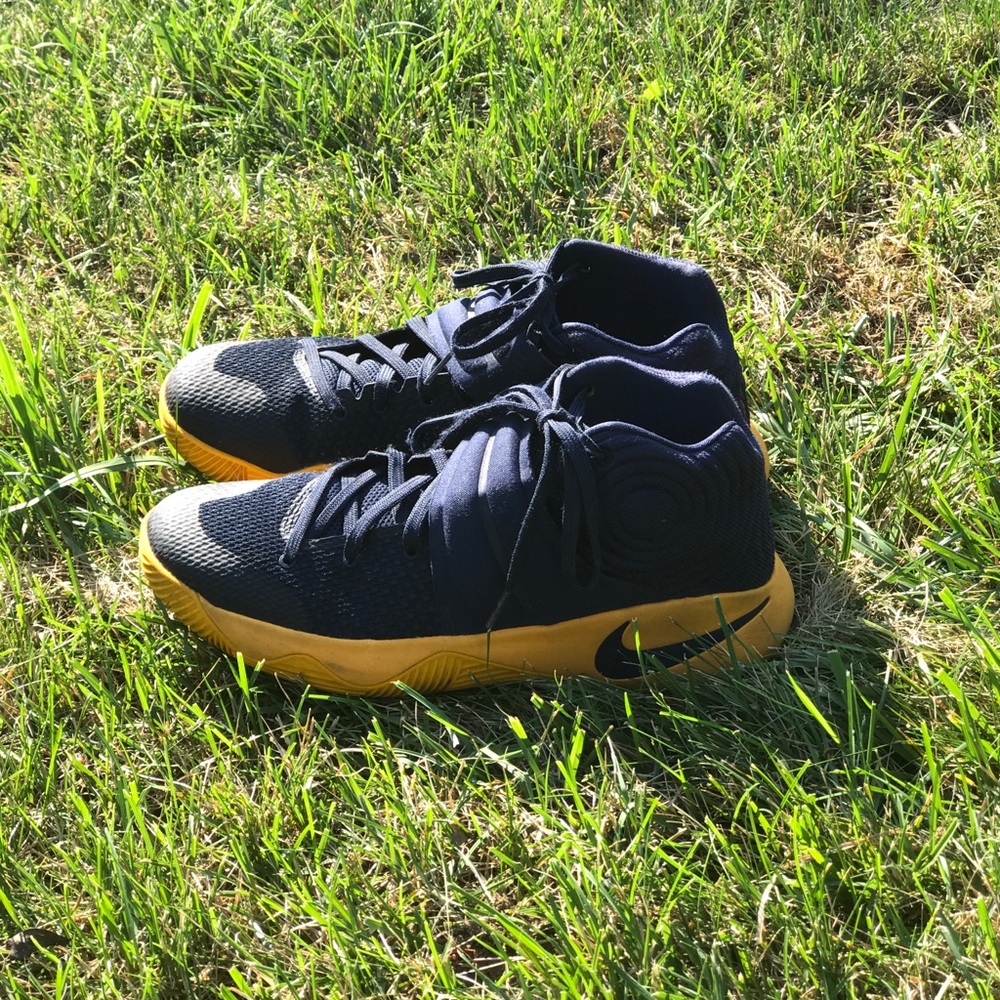 Kyrie 2 Basketball Sneaker (READ DESCRIPTION)