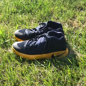 Kyrie 2 Basketball Sneaker (READ DESCRIPTION)