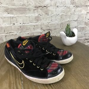 le scarpe nike velluto nero e scarpe da ginnastica poshmark le scarpe nike velluto nero e scarpe da ginnastica poshmark