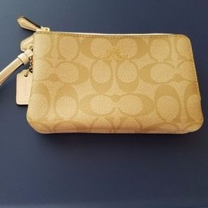 Coach Double Corner Zip Wristlet Khaki/Chalk Color