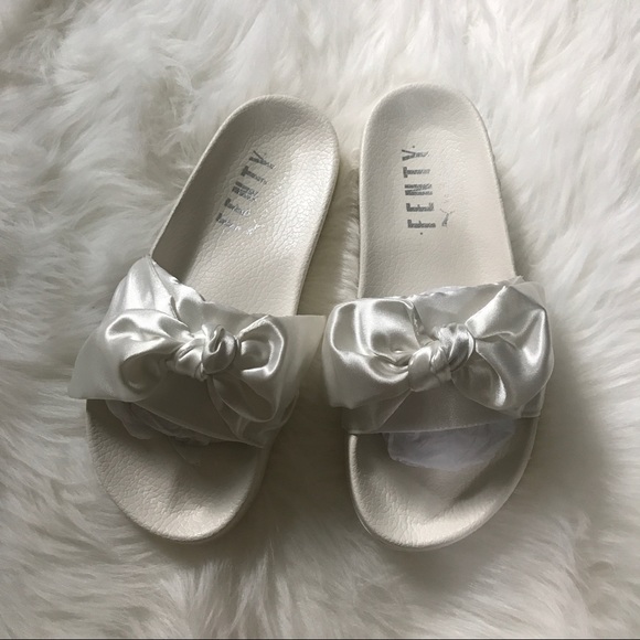 "Marshmallow" Fenty Bow Slides - Picture 2 of 6