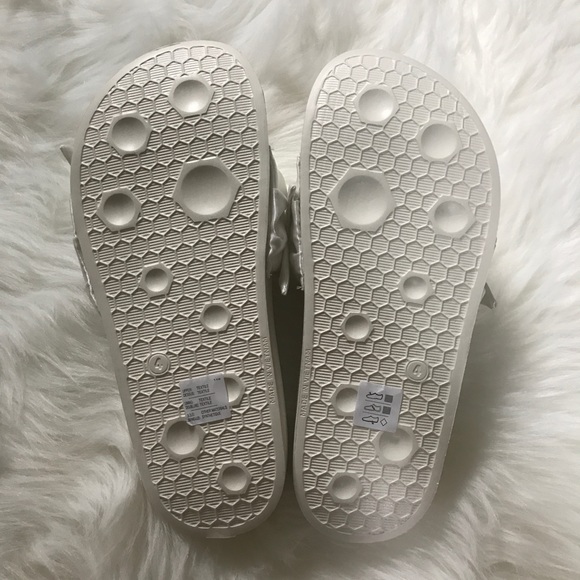 "Marshmallow" Fenty Bow Slides - Picture 3 of 6