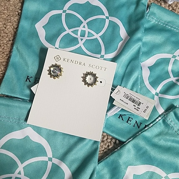 Kendra Scott Jewelry - NWT Kendra Scott antique brass irene earrings