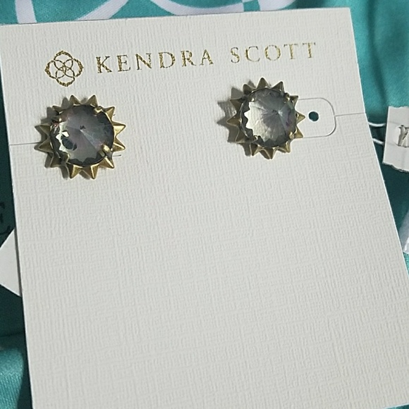 NWT Kendra Scott antique brass irene earrings - Picture 2 of 2
