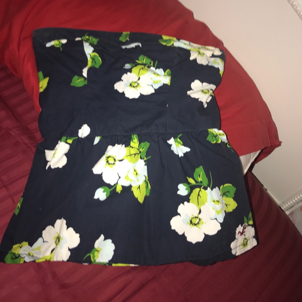 Cute hollister top
