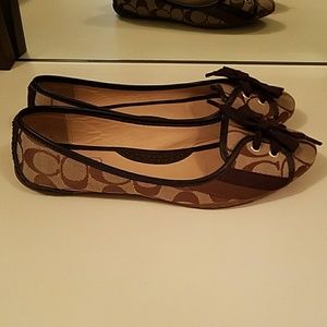 Coach signature c flat
