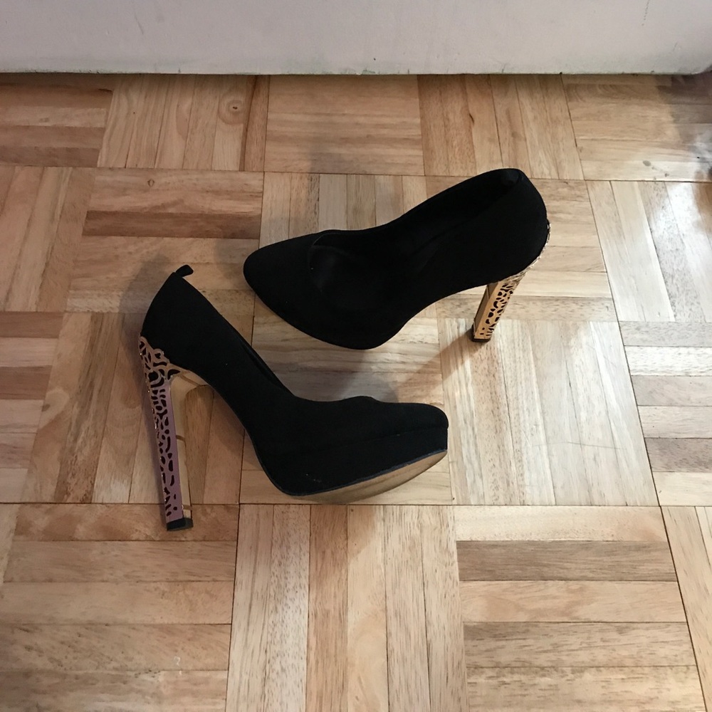 Black metal decal heel