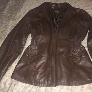 Brown leather Jacket can Be worn for all seasons