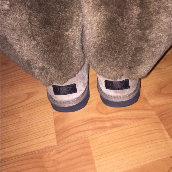 UGG Bailey Button Triplet Boot - Picture 3 of 4