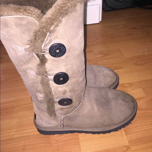 UGG Bailey Button Triplet Boot - Picture 1 of 4
