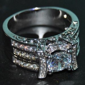 Gorgeous Silver plated cubic zirconium ring