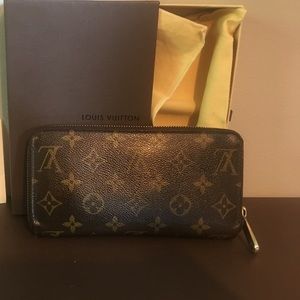 Louis Vuitton Zippy wallet