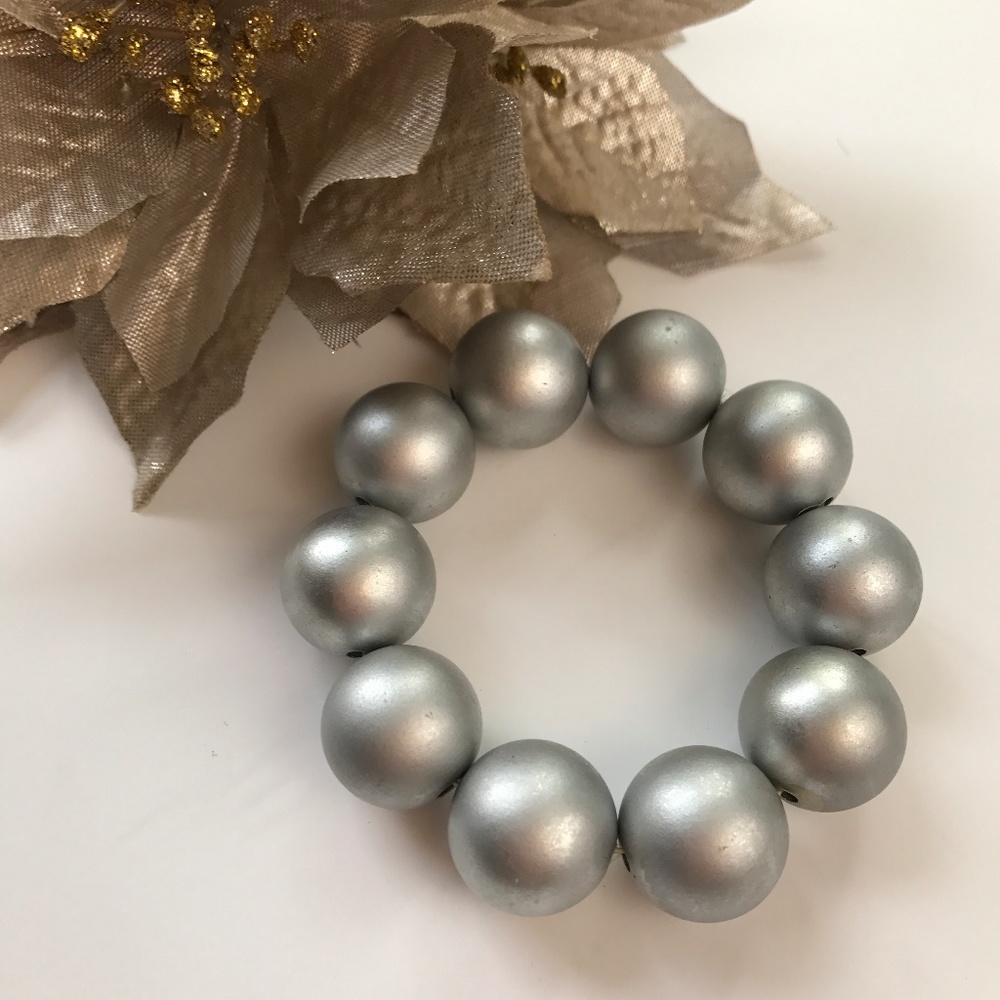 Silver Tone Ball Elastic Braclet Light Weight