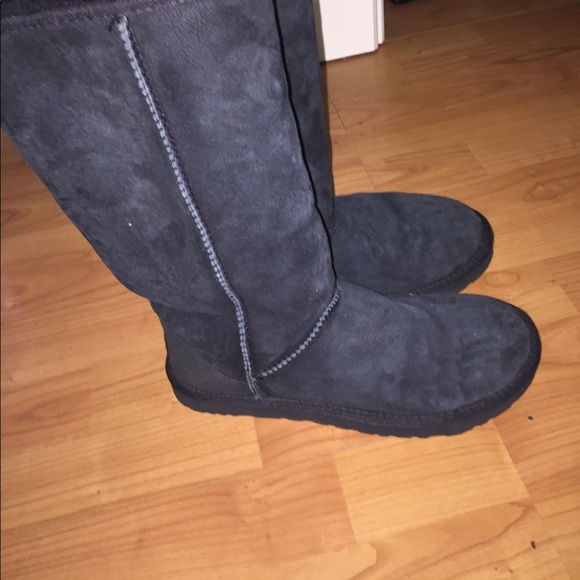 UGG Class Tall Women's Boot - Picture 2 of 3