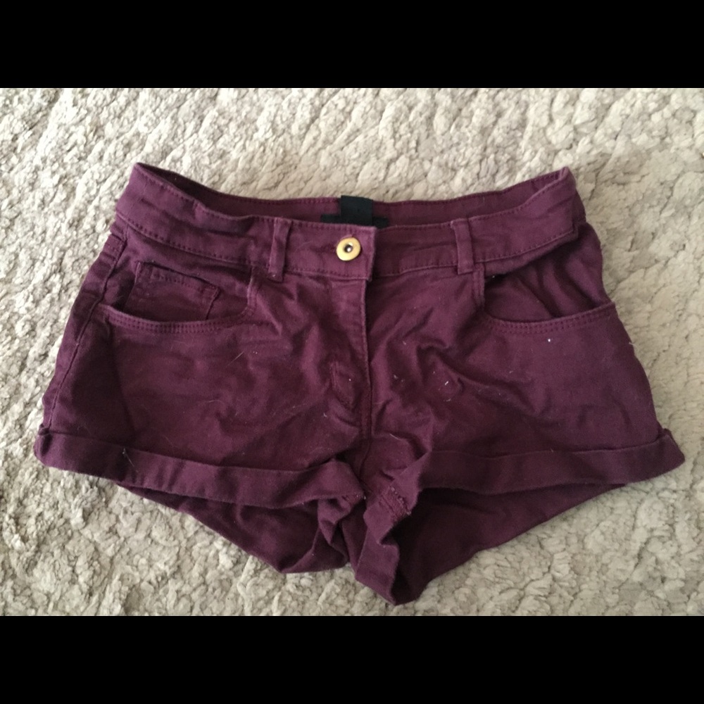 H&M maroon jean shorts
