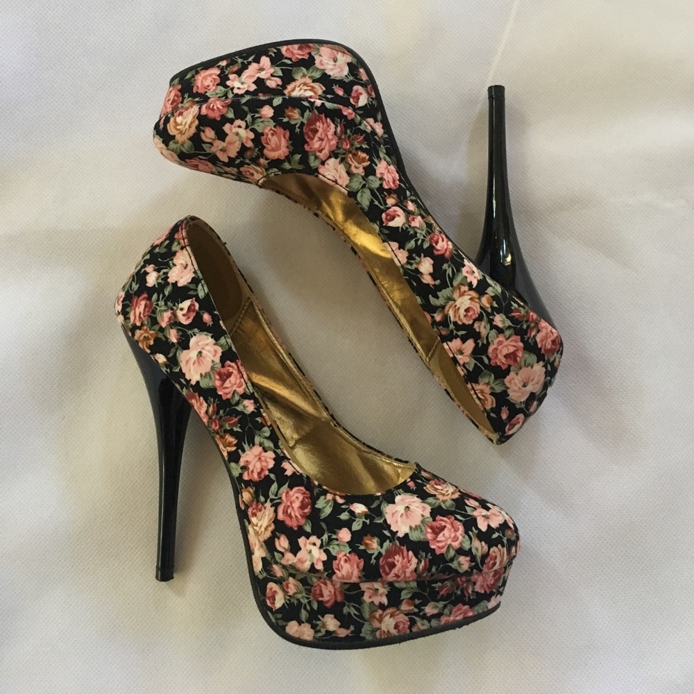 Floral FH Pumps~ Size 5 1/2~ LOVE💋