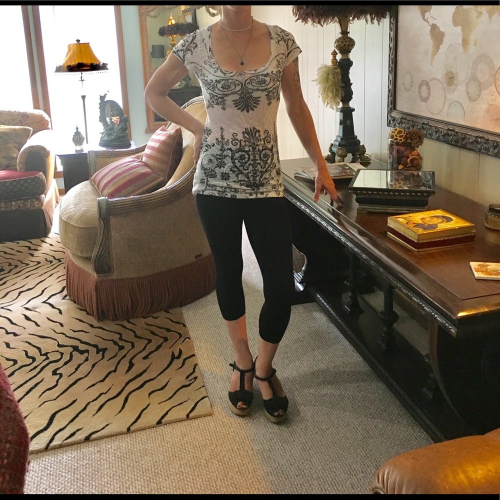Black and white cap sleeve top