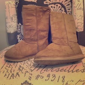 Ugg style boots