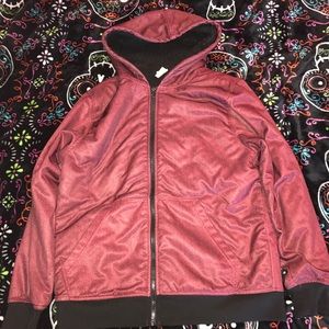 Insulated jacket perfect for spring or fall🔴