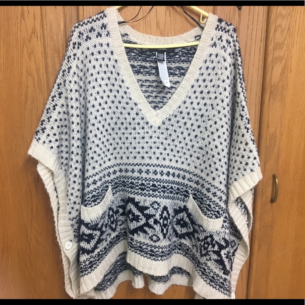 ✖️SOLD✖️Like new F21 Sweater Poncho
