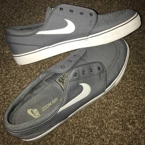 Charcoal grey Nike janoskis