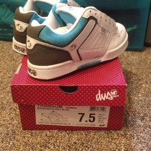 BNIB Womens DVS Skate Shoes, Size 7.5