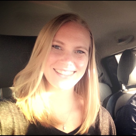 Meet your Posher, Hayley - Picture 1 of 1
