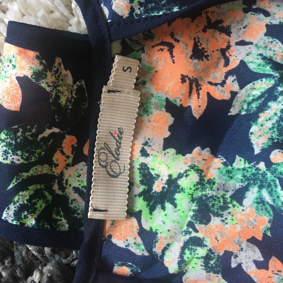 Cute colorful top with open back. - Picture 4 of 4