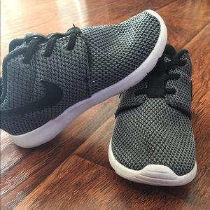 Nike toddler sneakers