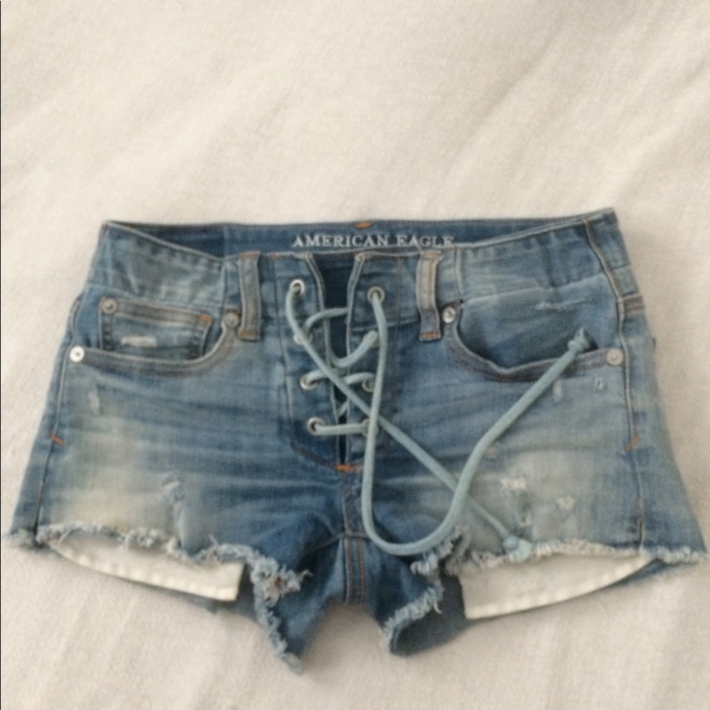 American Eagle Outfitters 🦅 denim shortie. 😊