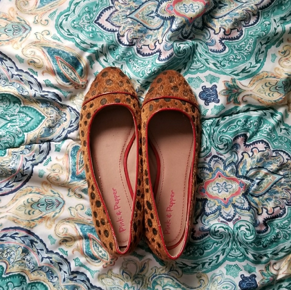 Girls/Womens Flats with Polkadot Print.