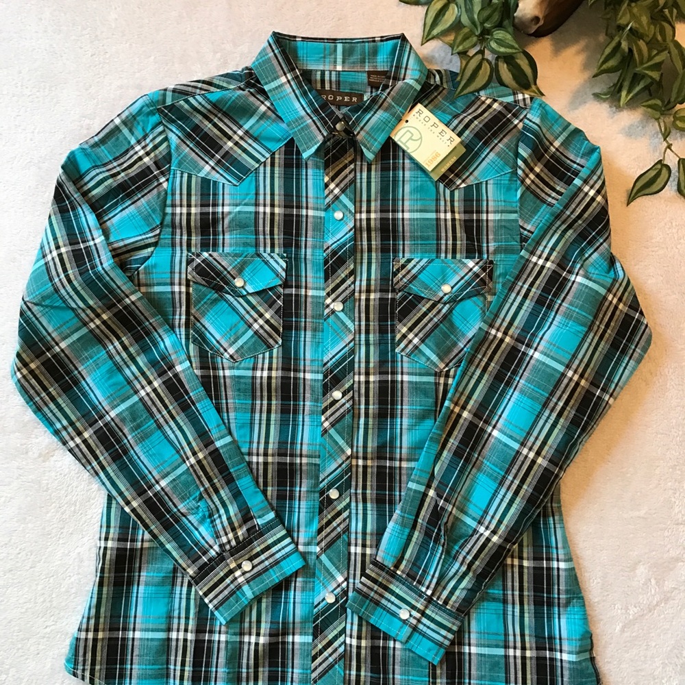 NWT Women's Roper Western snap closure blouse.