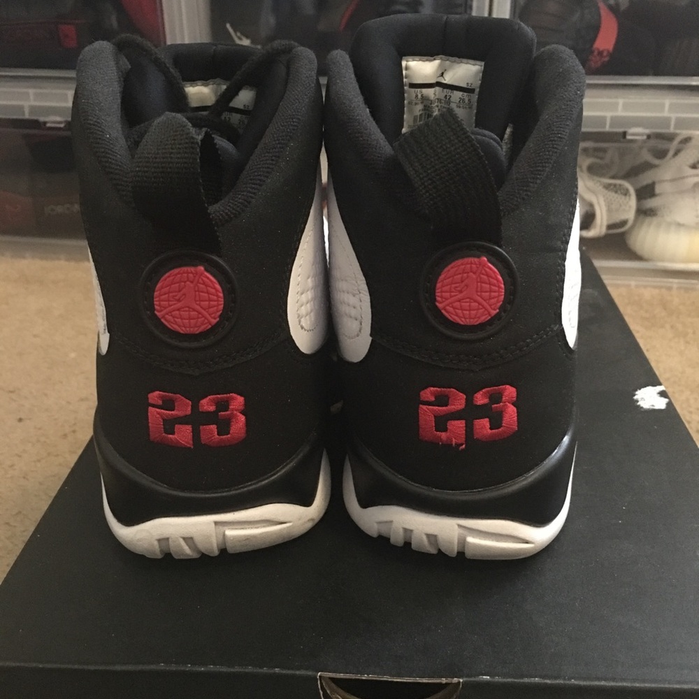 Retro Jordan 9 space jam