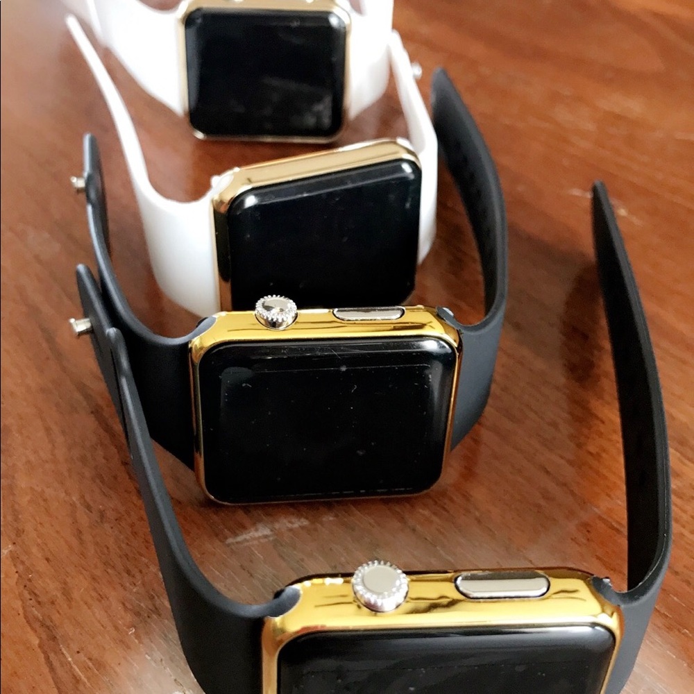 Cute watches⌚️ color available white and black