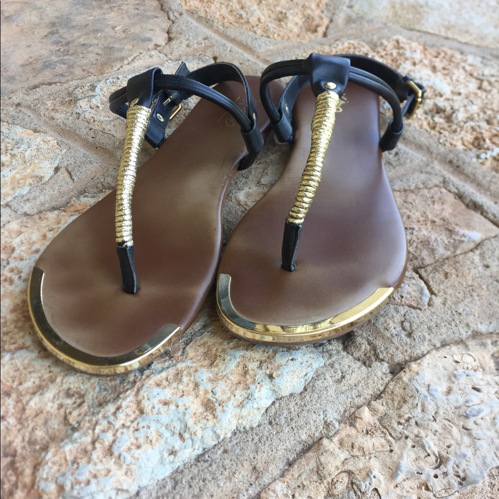 Mission black and gold t sandal.