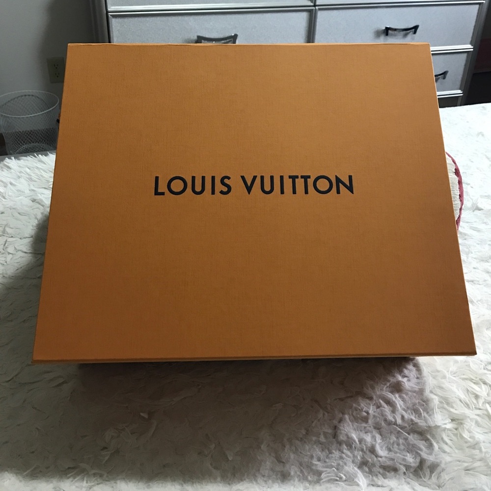Authentic Louis Vuitton box 📦
