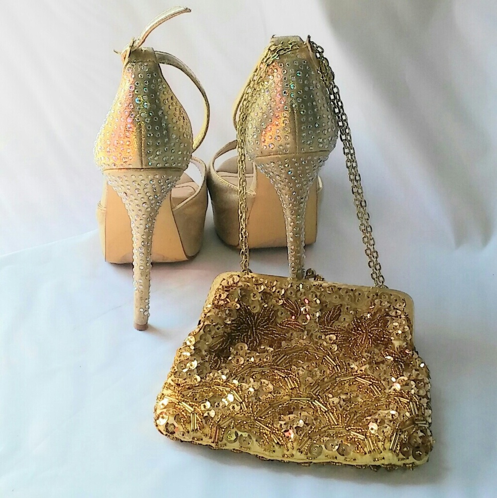 Gold clutch